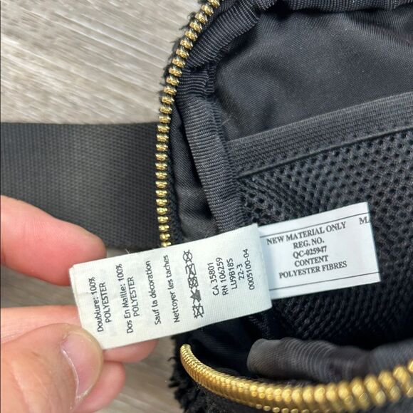 Lululemon Black Sherpa Belt Bag - Picture 7 of 9